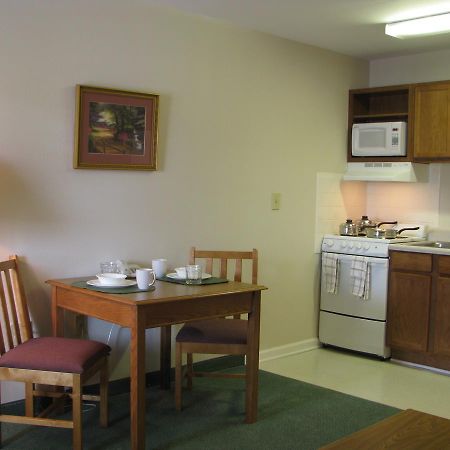 Affordable Suites Шарлотсвилл Экстерьер фото