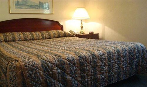 Affordable Suites Шарлотсвилл Экстерьер фото