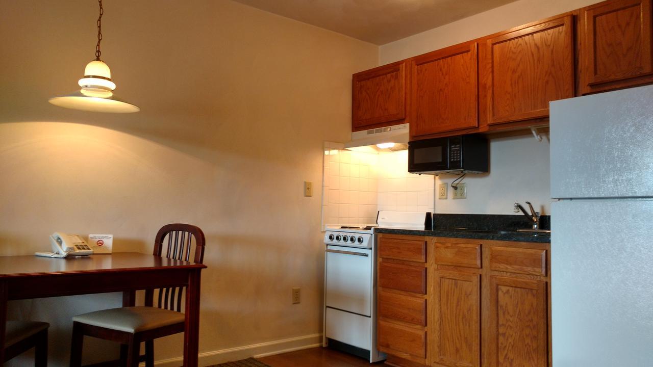 Affordable Suites Шарлотсвилл Экстерьер фото