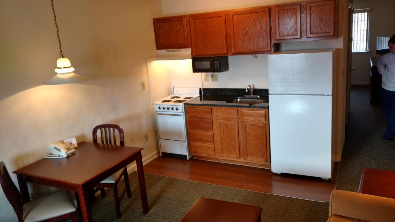 Affordable Suites Шарлотсвилл Экстерьер фото