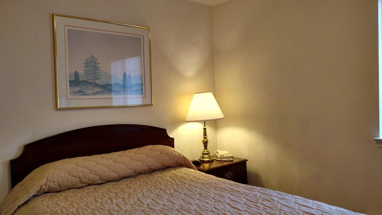 Affordable Suites Шарлотсвилл Экстерьер фото