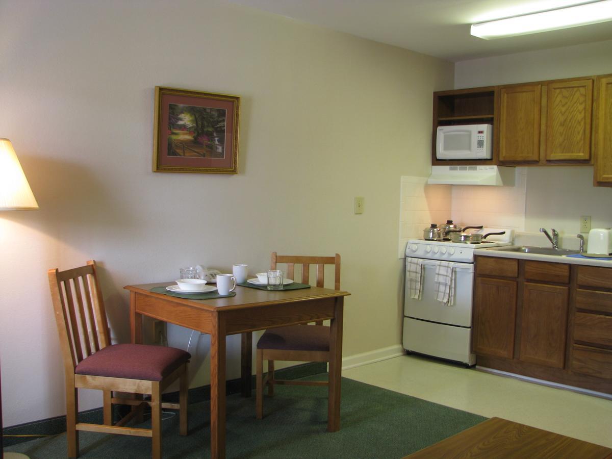 Affordable Suites Шарлотсвилл Экстерьер фото