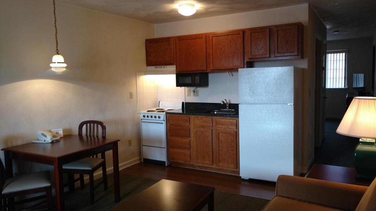 Affordable Suites Шарлотсвилл Экстерьер фото