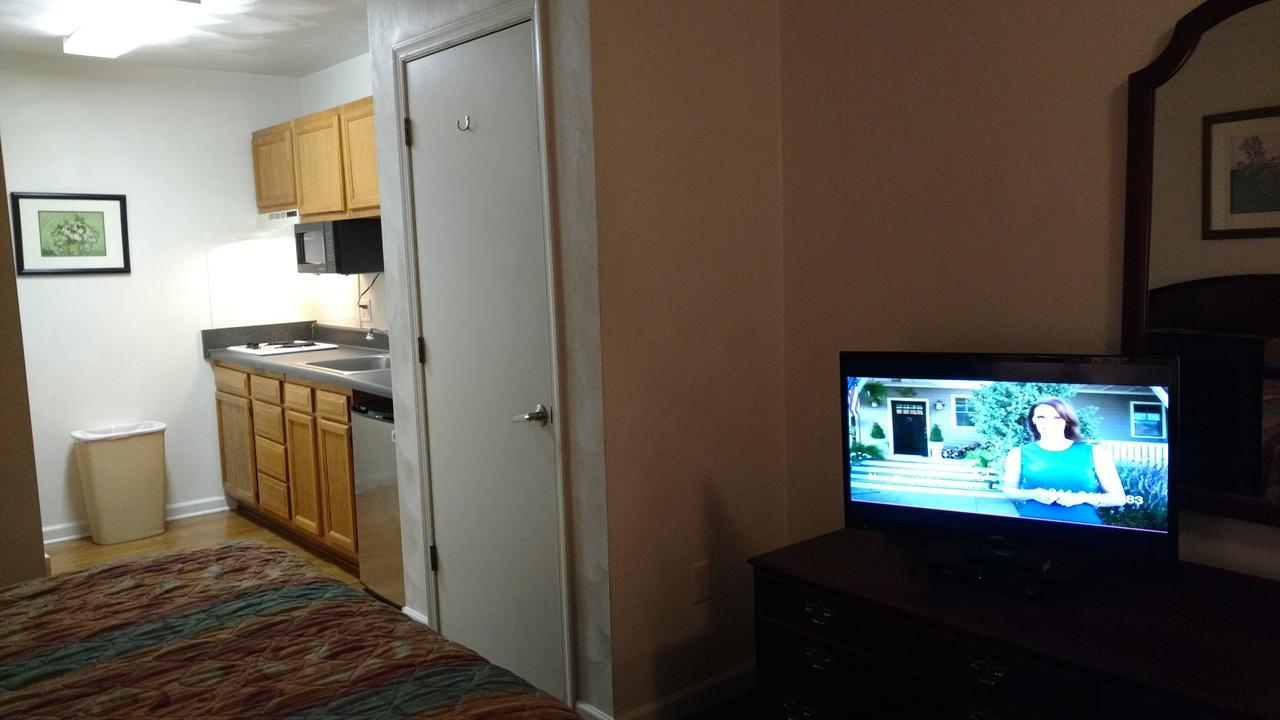 Affordable Suites Шарлотсвилл Экстерьер фото