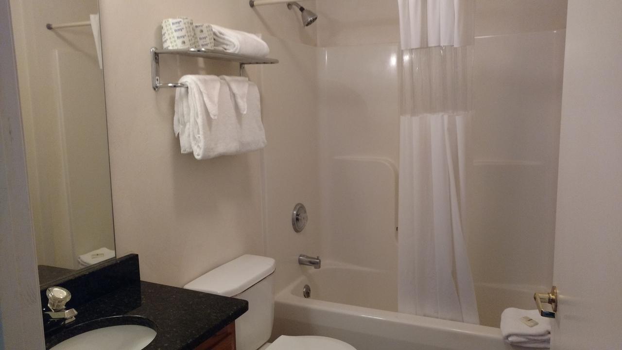 Affordable Suites Шарлотсвилл Экстерьер фото