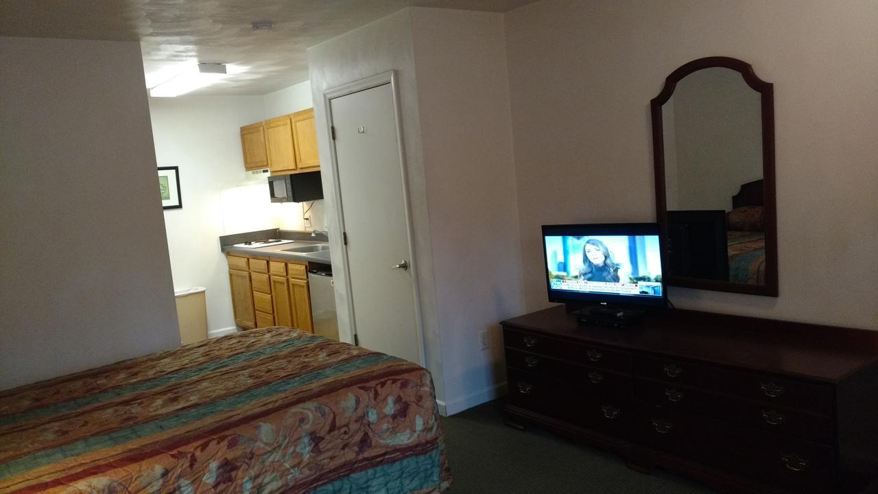 Affordable Suites Шарлотсвилл Экстерьер фото