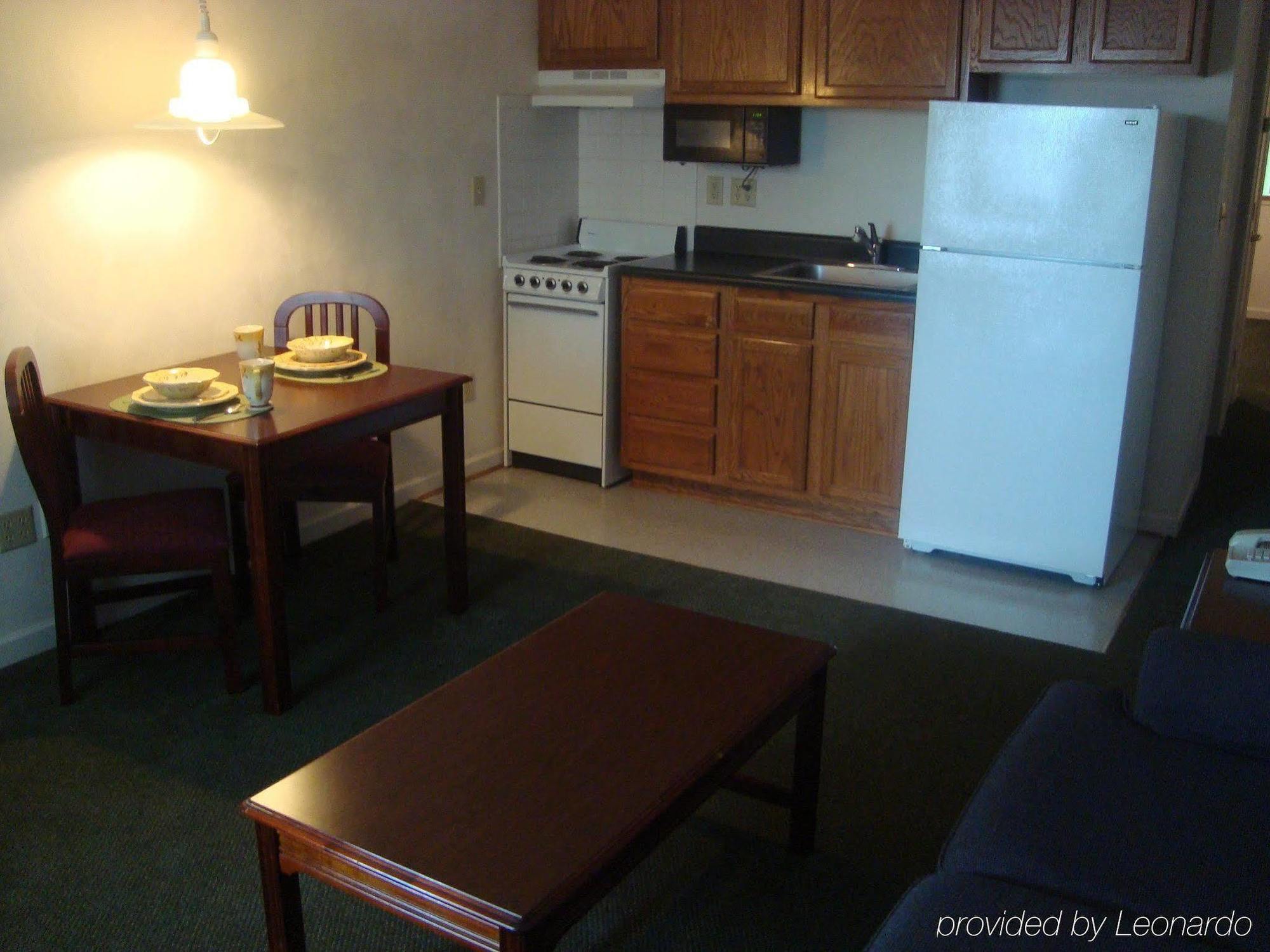 Affordable Suites Шарлотсвилл Номер фото